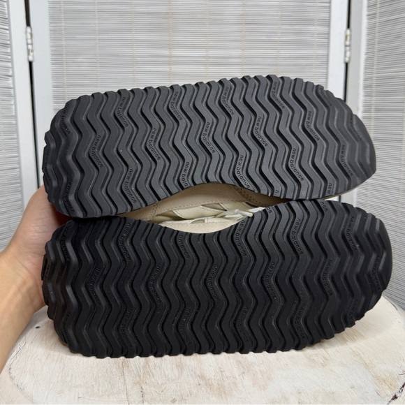 New Balance Off White Beige Suede Fabric Retro Sneakers Casual Street Style 7 - Picture 10 of 11